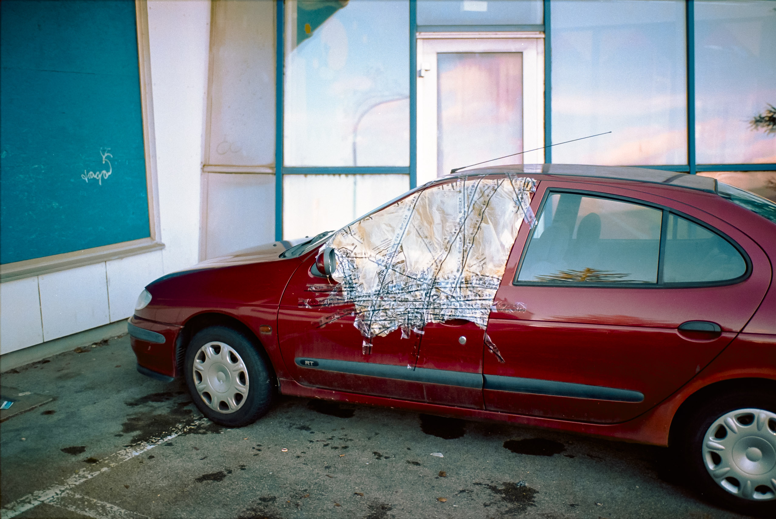 Analog photography diary – personal observations and collected moments by Tobias Leipnitz. Shot on large and medium formt. Leica - Hasselblad - Linhof - Arca Swiss. diary 1 6