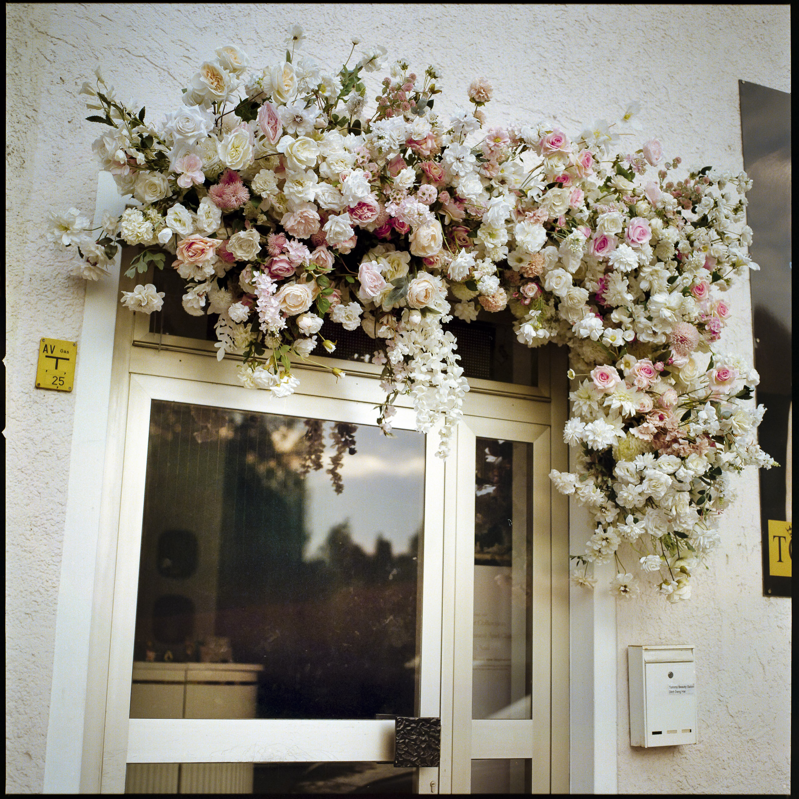 Medium format photography by Tobias Leipnitz –  Kodak Portra 160 and Kodak Portra 400 - Hasselblad 500cmtobias leipnitz hasselblad medium format camera 6x6 42